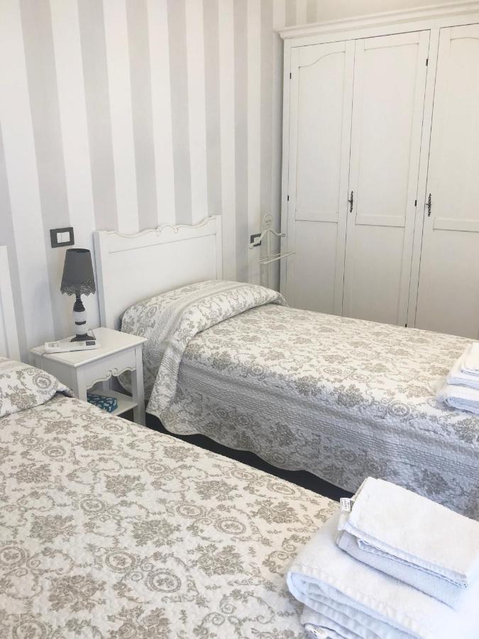 La Rosa Bianca Bed & Breakfast Rozzano Bagian luar foto