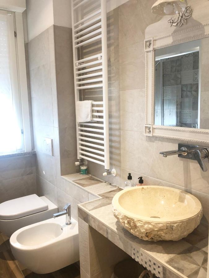 La Rosa Bianca Bed & Breakfast Rozzano Bagian luar foto